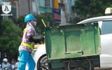 Người lao động Hà Nội vất vả mưu sinh trong nắng lửa đầu hè